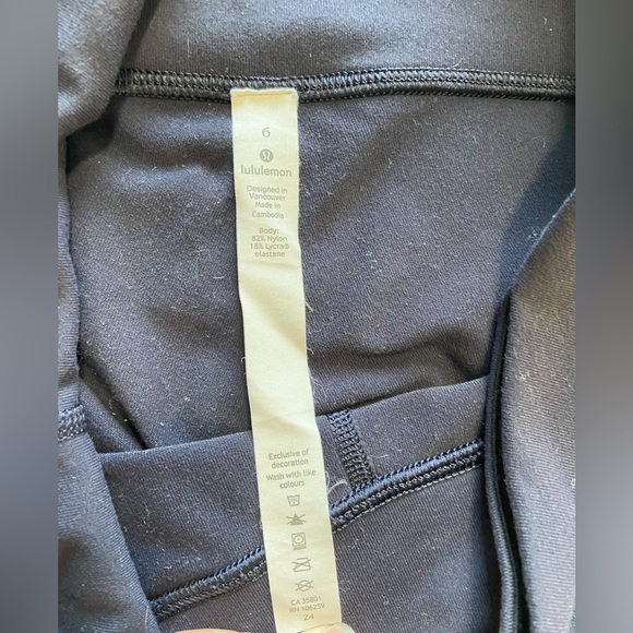 Lululemon Athletic Navy leggings. Full length low rise - Picture 4 of 4